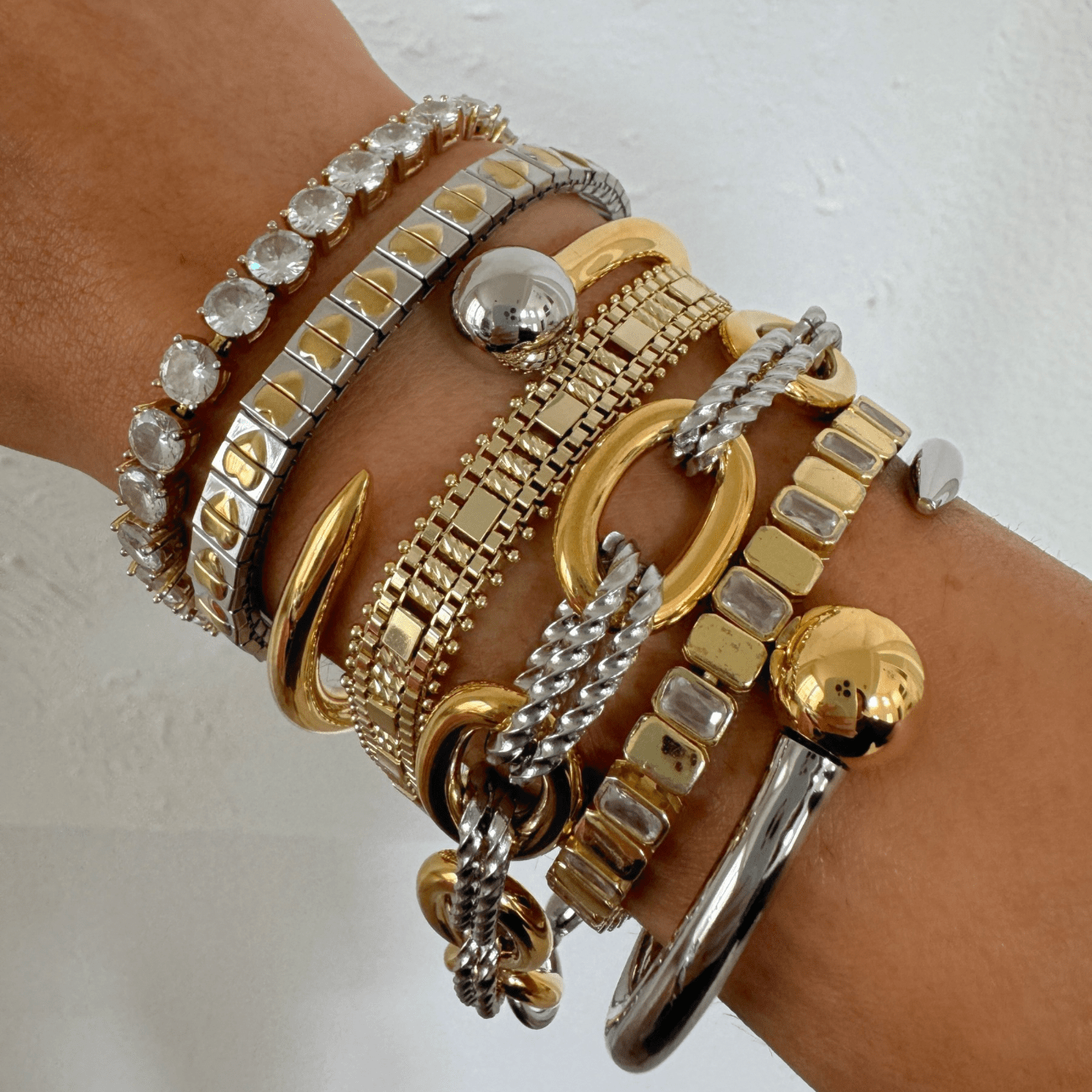 Roxy Two Tone Bracelet – Chunky Gold and Silver Chain Bracelet Roxy Two Tone Bracelet – Chunky Gold and Silver Chain Bracelet